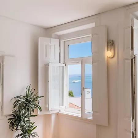 Stylish Alfama | River Views By The Se Daire