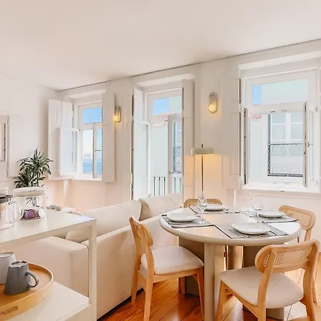 Daire Stylish Alfama | River Views By The Se *