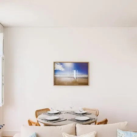 Daire Stylish Alfama | River Views By The Se *
